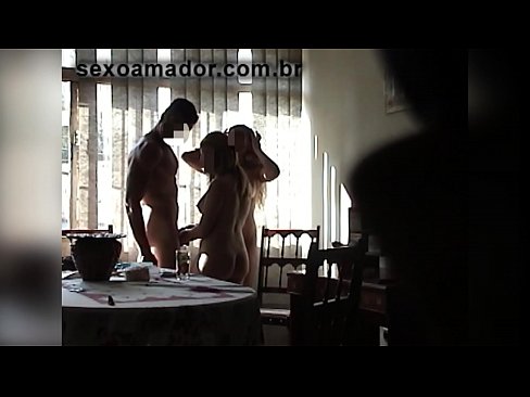 ❤️ Inimbitahan ng mga sex friends ang isang higanteng lalaki at isang threesome kasama niya ❤ Sex video sa amin ﹏
