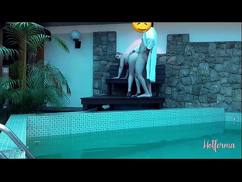 ❤️ Inaanyayahan ni Boss ang kasambahay sa pool, ngunit hindi napigilan ang init ❤ Sex video sa amin ﹏